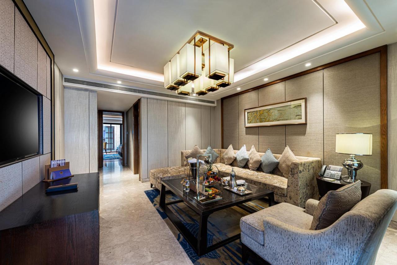 Narcissus Obhur Resort & Spa Cidde Dış mekan fotoğraf The interior of a suite at the Mandarin Oriental, Guangzhou