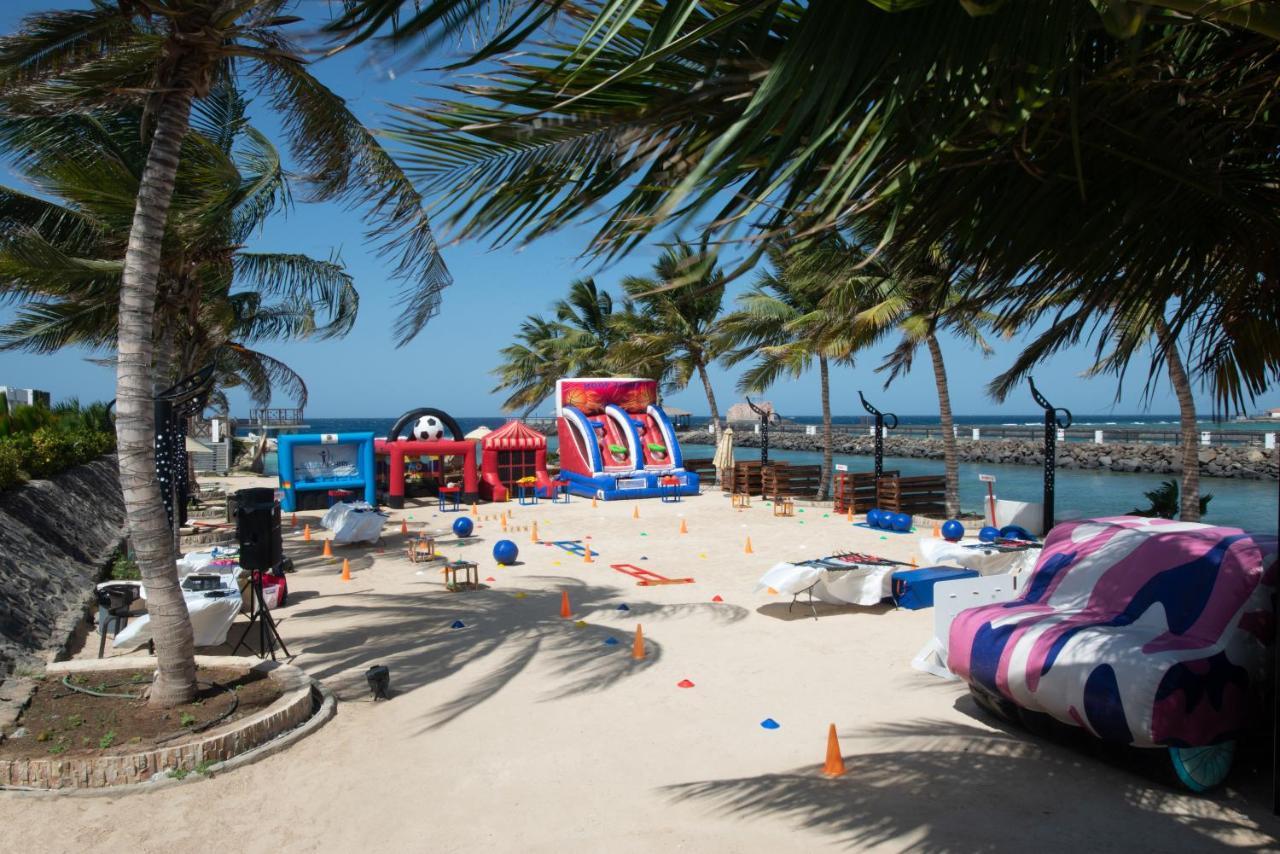 Narcissus Obhur Resort & Spa Cidde Dış mekan fotoğraf The beach at the Atlantis Paradise Island resort