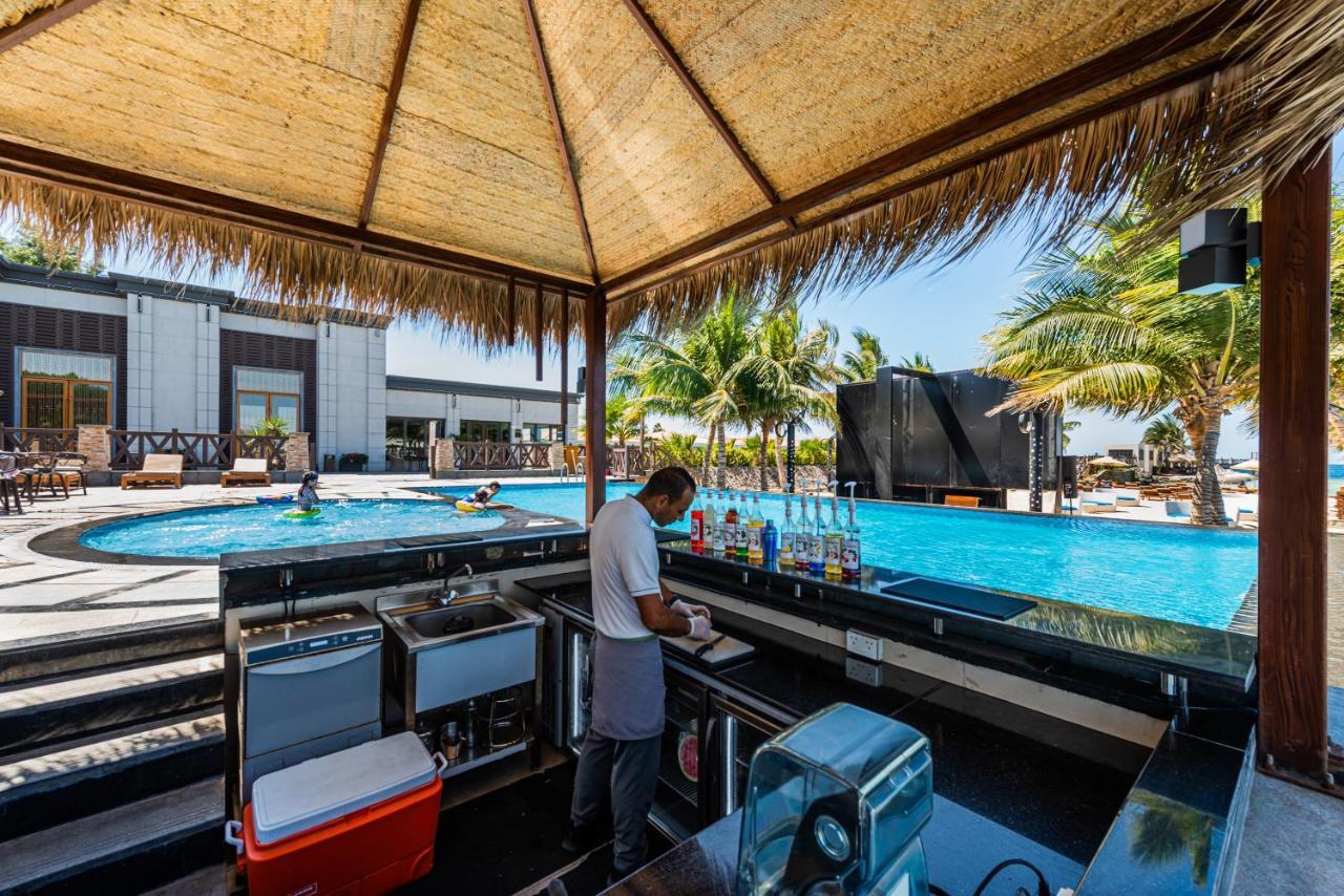 Narcissus Obhur Resort & Spa Cidde Dış mekan fotoğraf Pool bar at the resort